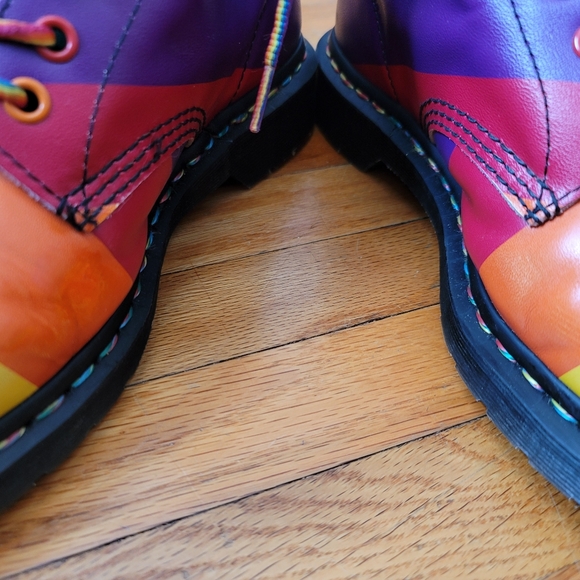 Dr Martens Pride Rainbow boots. Gorgeous 🏳️‍🌈 amazing shape leather size 7 - Picture 12 of 14